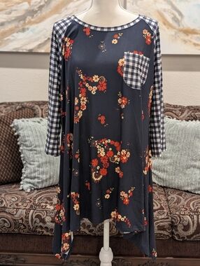 Navy Floral Gingham Sleeve Shark Bite Tunic